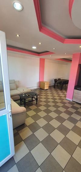 Apartament cu 4 camere decomandat în Dobroești