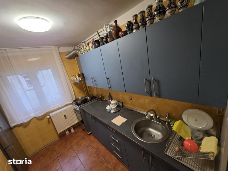 Apartament cu 3 camere decomandat în Tineretului