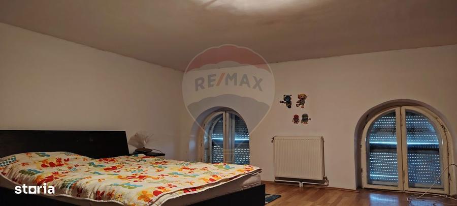 Apartament cu 4 camere, mobilat în Central