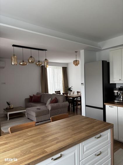 Casă cu 5 camere cu Teren 265 Mp în Mogoșoaia
