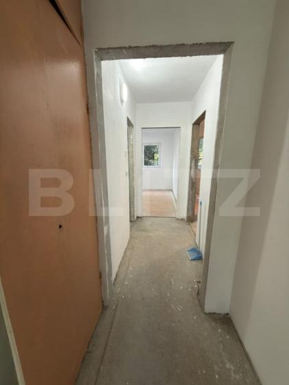 Apartament cu 4 camere semidecomandat în Malu Roșu