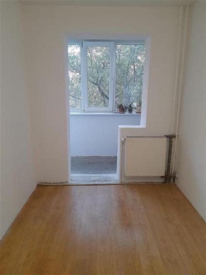 Apartament cu 3 camere semidecomandat în Dacia