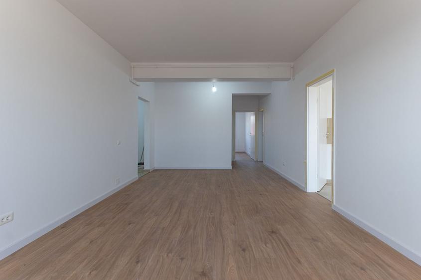 Apartament cu 3 camere decomandat în Metalurgiei