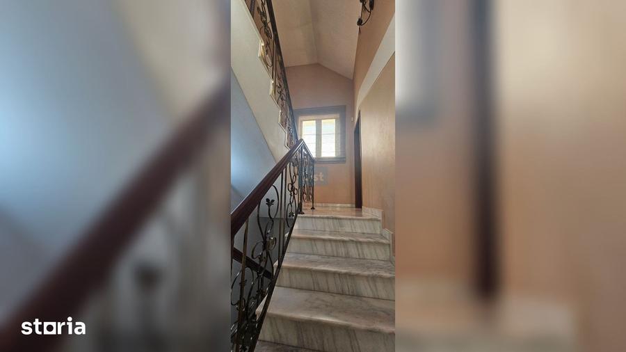 Casă cu 5 camere cu Teren 2400 Mp în Central