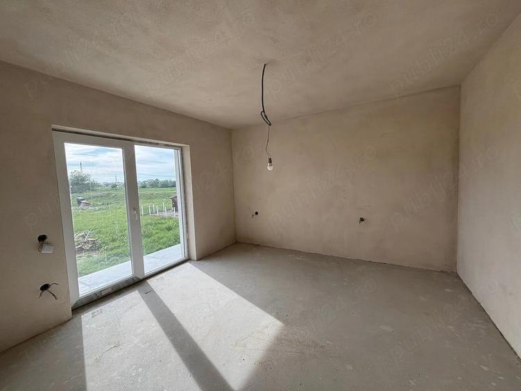 Casă cu 4 camere cu Teren 350 Mp în Exterior Vest