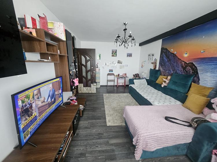 Apartament cu 2 camere decomandat în Exterior Vest