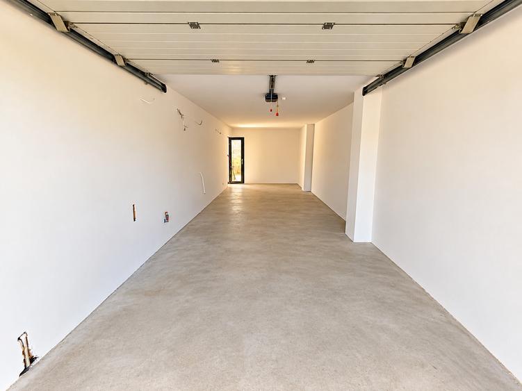 Casă cu 5 camere cu Garaj în Tunari