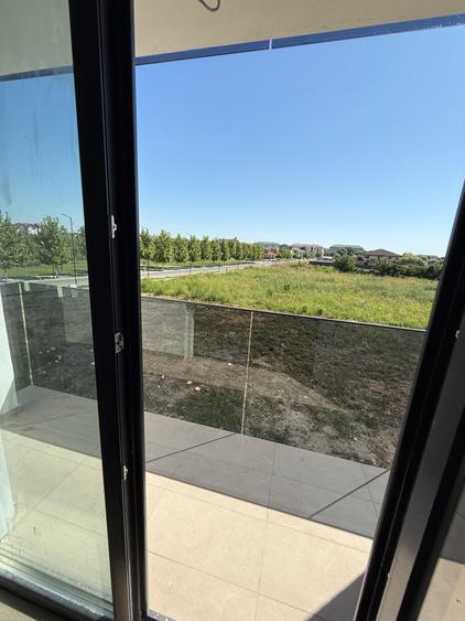 Apartament cu 3 camere decomandat în Titu