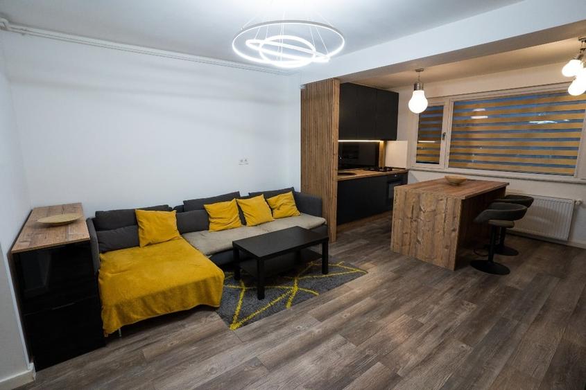 Apartament cu 2 camere semidecomandat, mobilat în Central