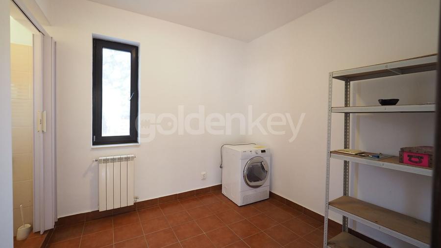 Casă individuală cu 7 camere cu Piscina în Iancu Nicolae