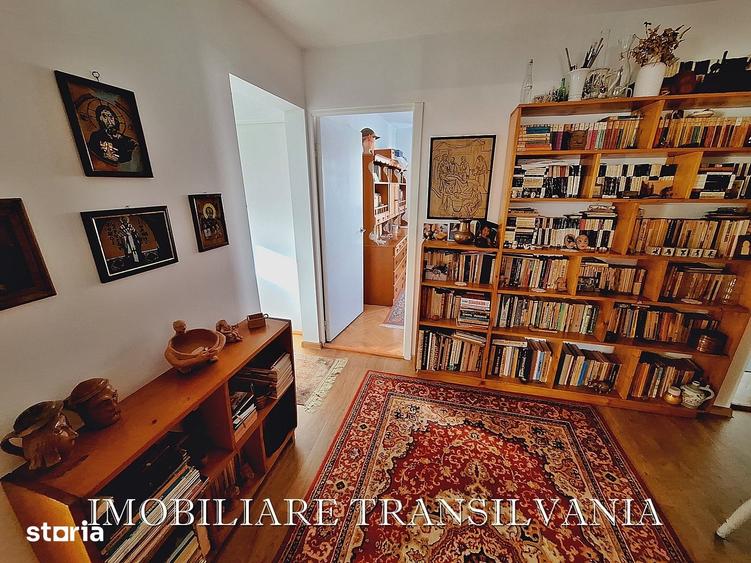 Apartament cu 4 camere decomandat în Central