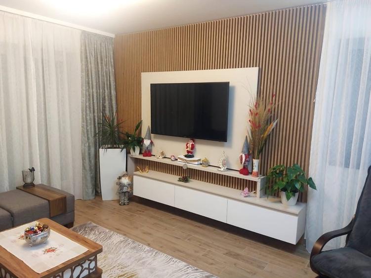 Apartament cu 3 camere decomandat, mobilat în Tractorul