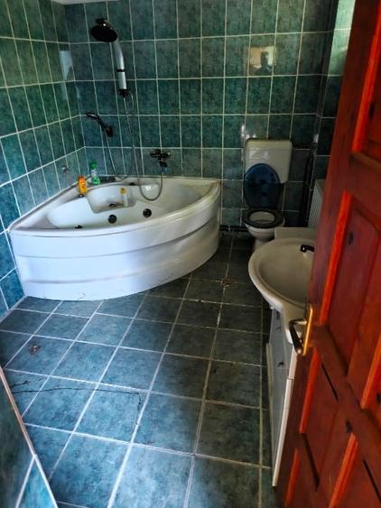 Casă individuală cu 9 camere cu Teren 2826 Mp în Sânpetru