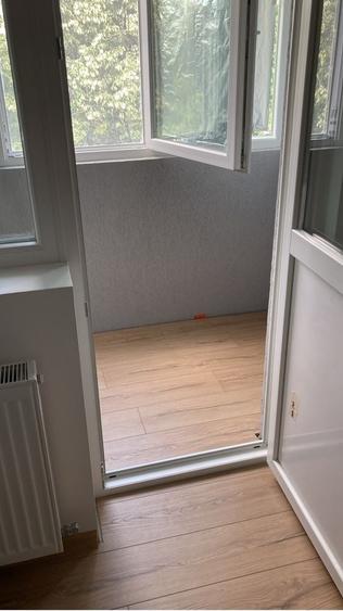 Apartament cu 3 camere semidecomandat în Exterior Vest
