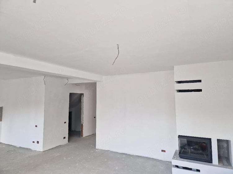 Casă cu 5 camere cu Teren 220 Mp în Pantelimon