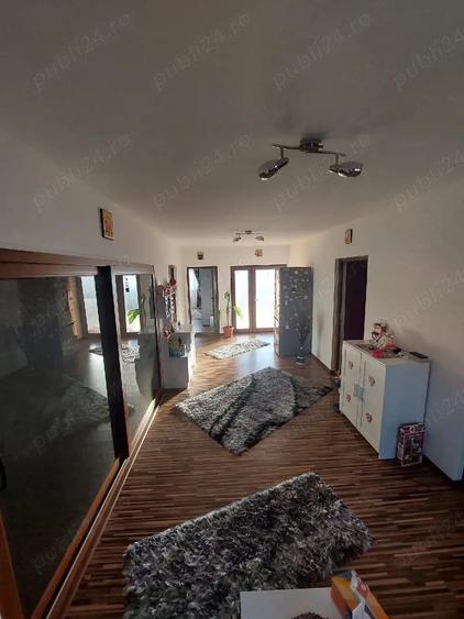 Casă cu 6 camere cu Teren 300 Mp în Central