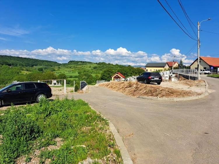 Teren agricol extravilan de 9300 mp, în Central