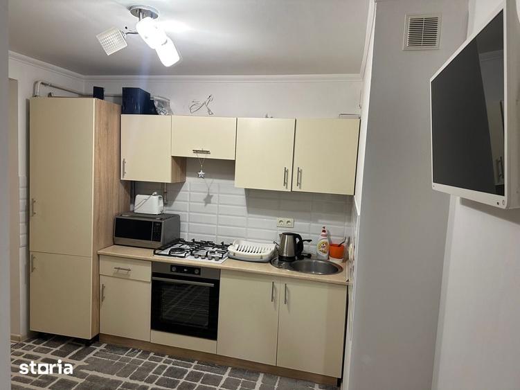 Apartament cu 3 camere în Romană