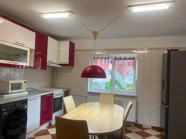 Apartament cu 4 camere decomandat în Timpuri Noi
