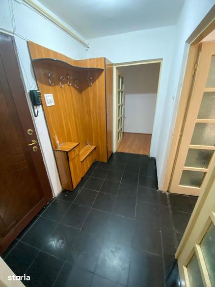 Apartament cu 3 camere decomandat în Între Lacuri