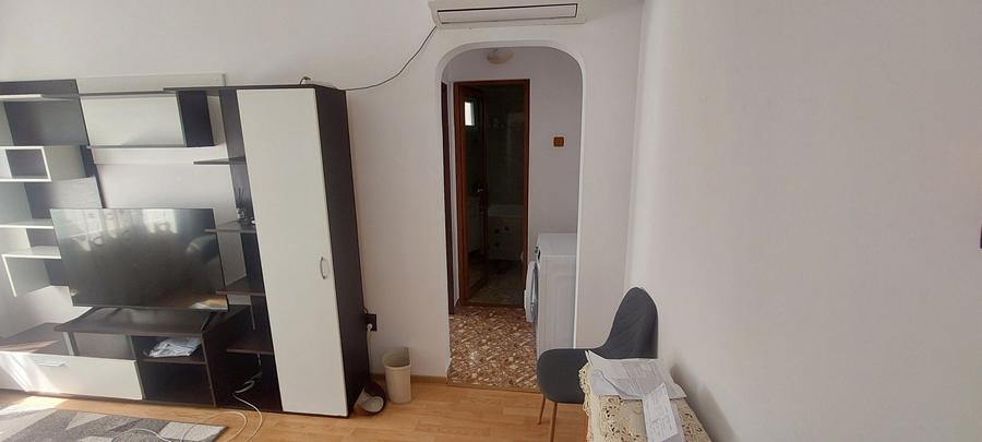 Apartament cu 3 camere semidecomandat în Exterior Vest