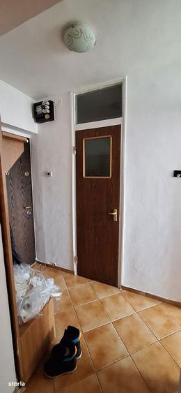 Apartament cu 3 camere, mobilat în Titan