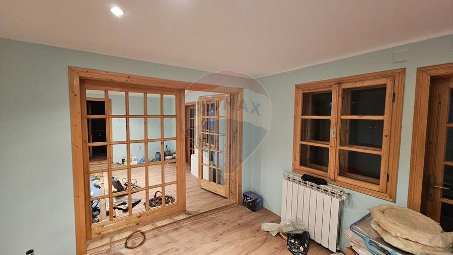 Casă cu 6 camere cu Teren 2803 Mp în Central
