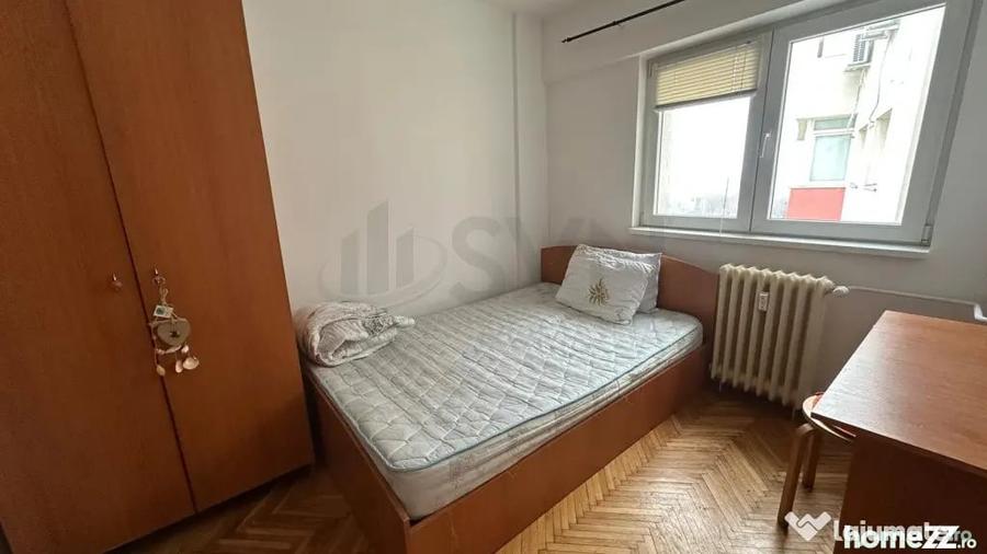 Apartament cu 3 camere semidecomandat în 1 Mai