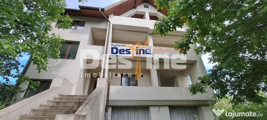 Casă cu 11 camere cu Teren 500 Mp în Valea Lupului