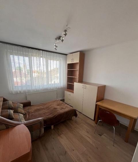 Apartament cu 3 camere decomandat în Semicentral