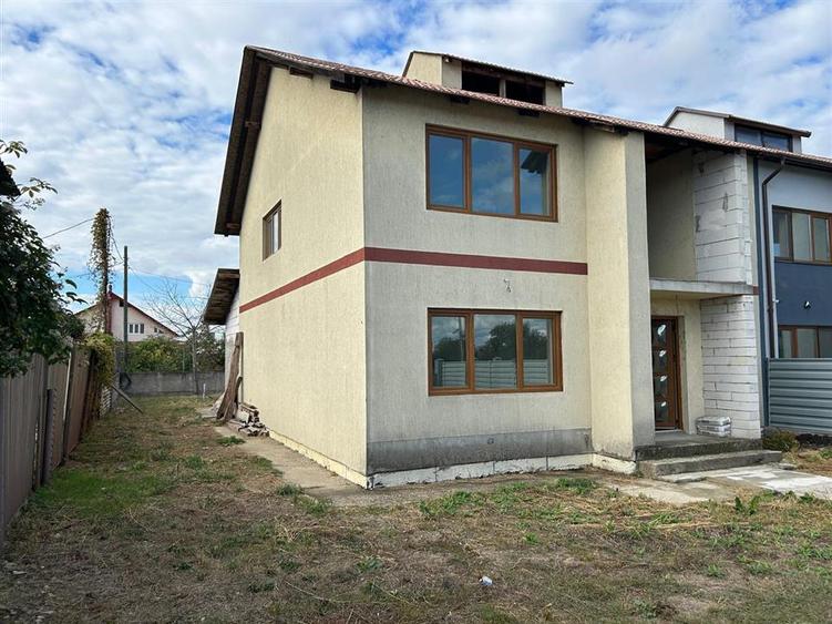 Duplex cu 5 camere cu Canalizare în Garoafa