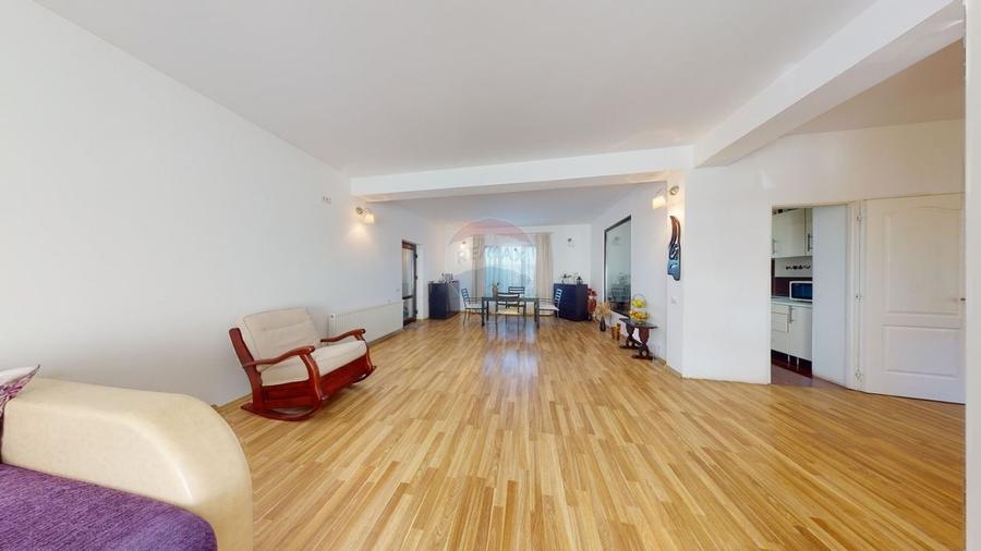 Casă individuală cu 5 camere cu Teren 495 Mp în Gulia