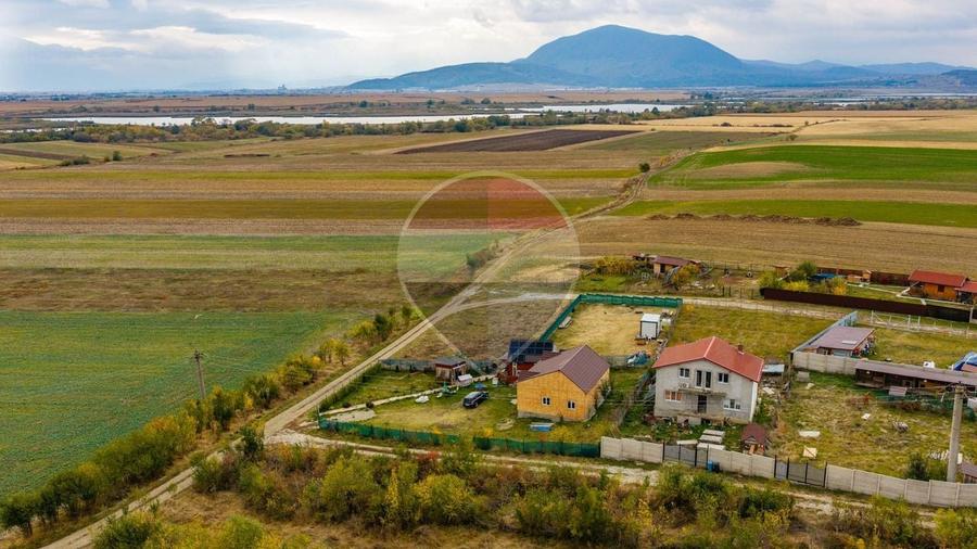 Casă individuală cu 4 camere cu Teren 938 Mp în Satu Nou