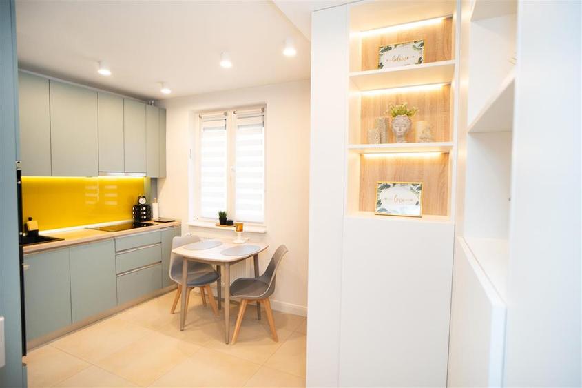 Apartament cu 3 camere semidecomandat în Rogerius