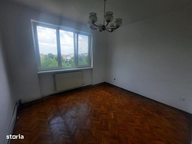 Apartament cu 4 camere în Semicentral