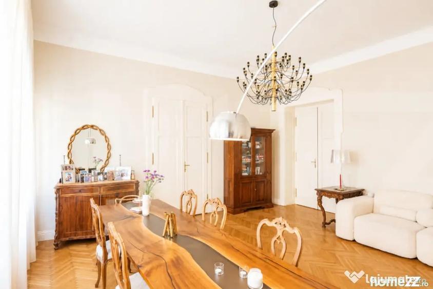 Apartament cu 3 camere semidecomandat în Central