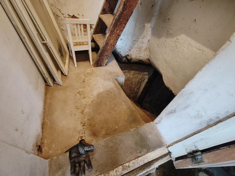 Casă individuală cu 4 camere cu Canalizare în Central