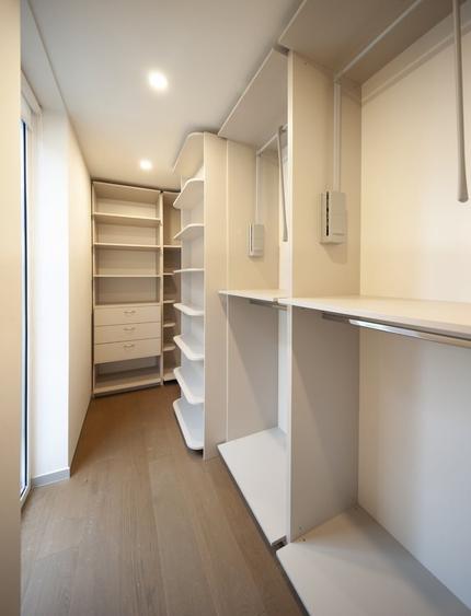 Apartament cu 3 camere decomandat, mobilat în Iancu Nicolae