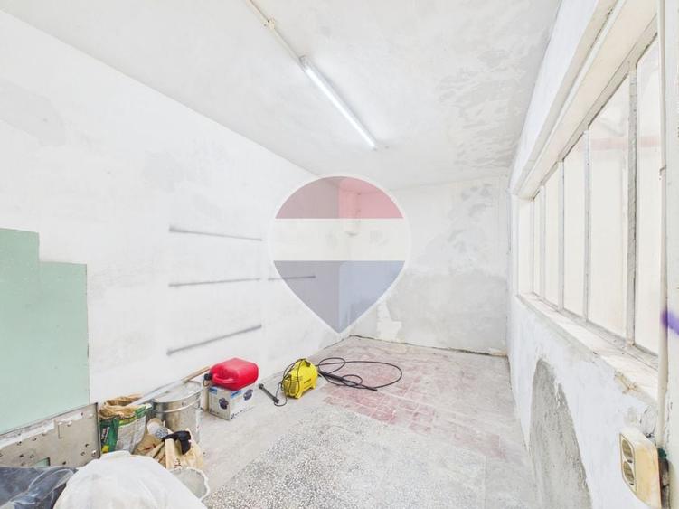 Casă cu 8 camere cu Teren 174 Mp în Nerva Traian
