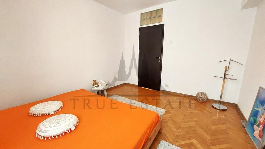 Apartament cu 3 camere semidecomandat, mobilat în Calea Victoriei