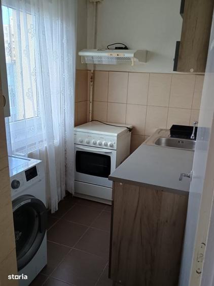 Garsonieră în Vest