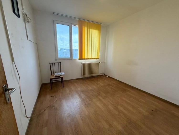Apartament cu 4 camere decomandat în Berceni