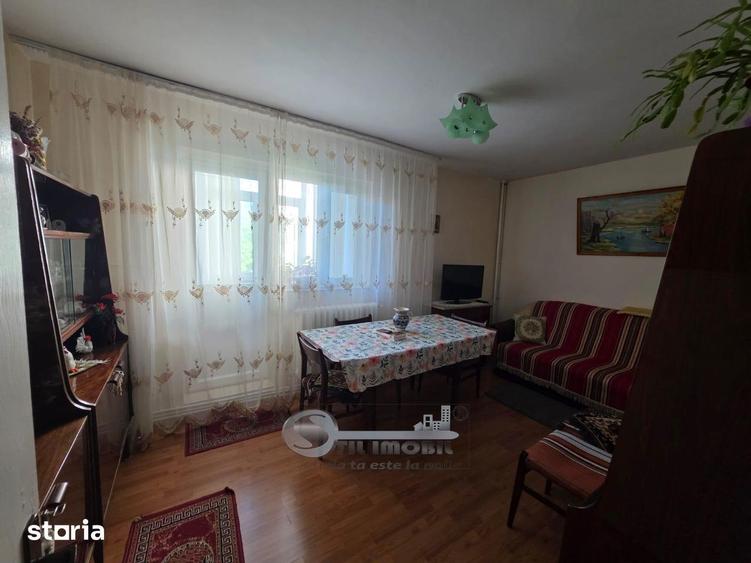 Apartament cu 3 camere decomandat în Alexandru cel Bun