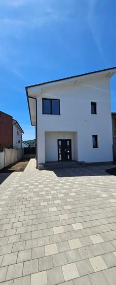 Duplex cu 4 camere cu Teren 271 Mp în Micești