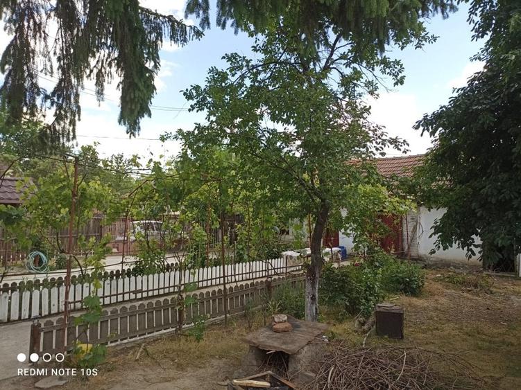 Casă individuală cu 2 camere cu Teren 1865 Mp în Hârsești