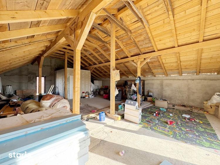 Casă cu 5 camere cu Teren 504 Mp în Sânmihaiu Român
