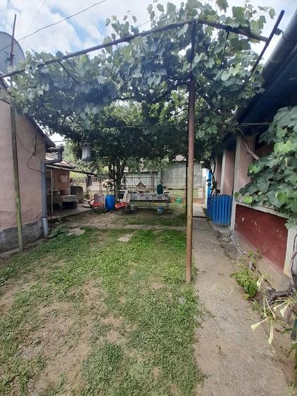 Casă cu 4 camere cu Teren 1000 Mp în Șoimuș