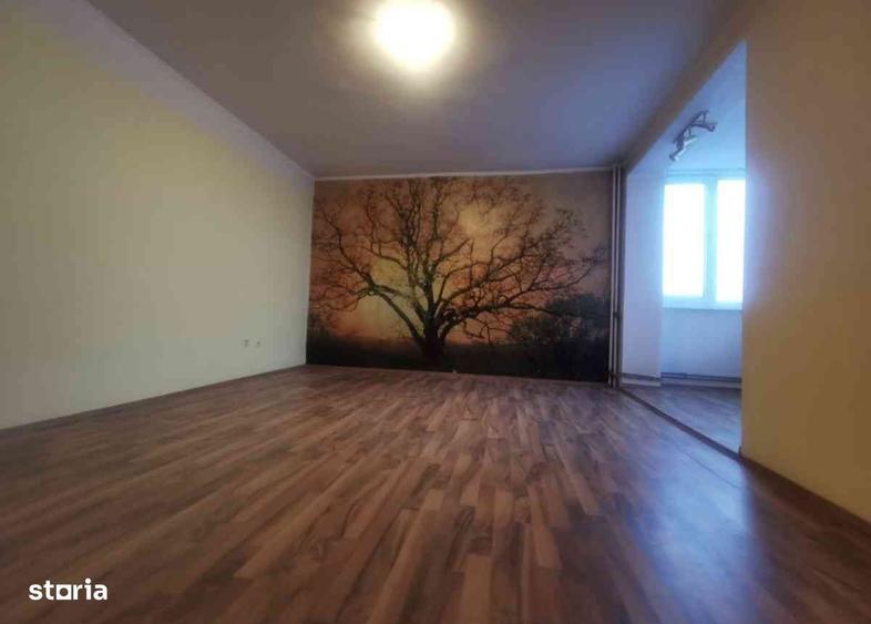 Apartament cu 3 camere decomandat în Decebal