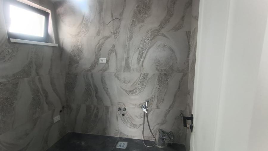 Casă individuală cu 4 camere cu Canalizare în Cârcea
