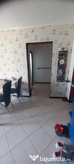 Apartament cu 4 camere decomandat, mobilat în Dârste